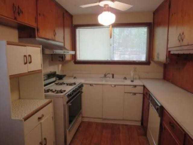 951 Emelda Dr - Photo 2 of 3