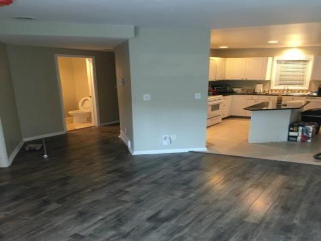 1122 9th St - Photo 3 of 10