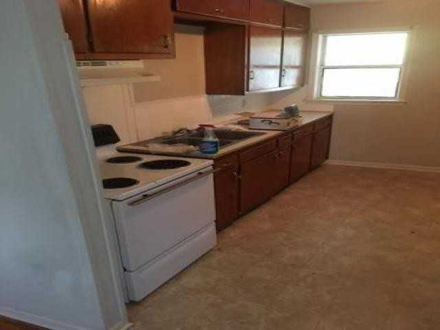 2565 N Kansas Ave - Photo 3 of 6