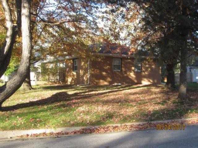 2304 Broadmoor Ave - Photo 2 of 6