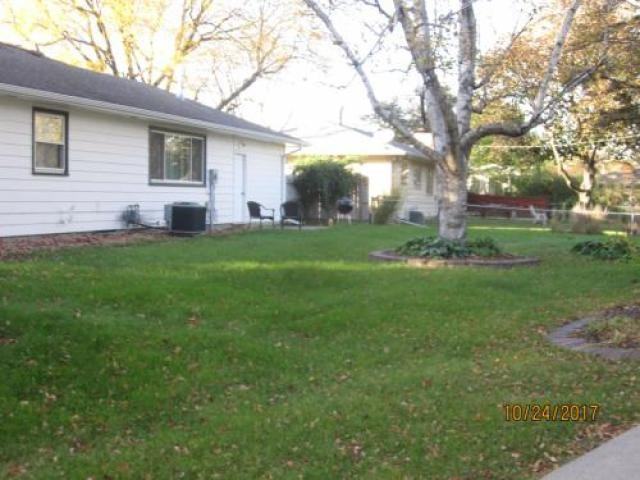 2304 Broadmoor Ave - Photo 3 of 6