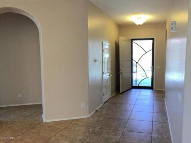 3025 W Redwood Ln - Photo 2 of 6