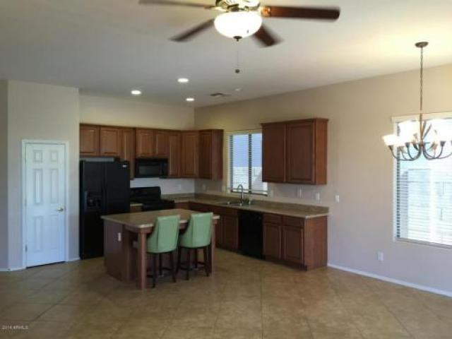 3025 W Redwood Ln - Photo 3 of 6