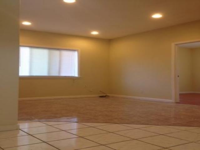 440 26th St - Photo 2 of 6
