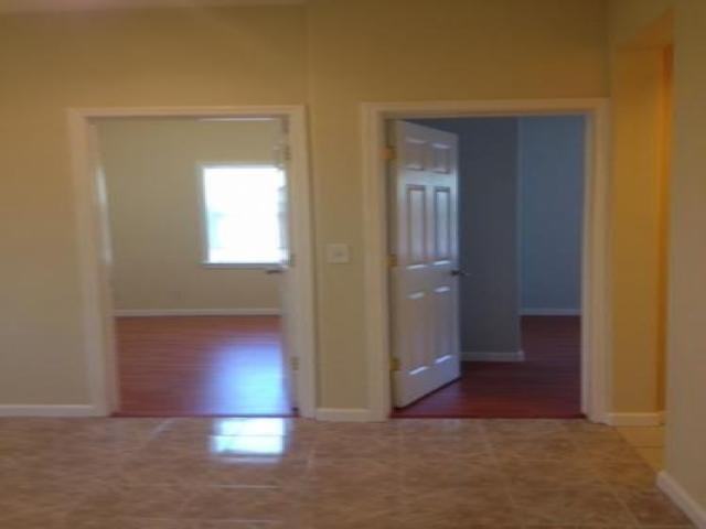 440 26th St - Photo 3 of 6