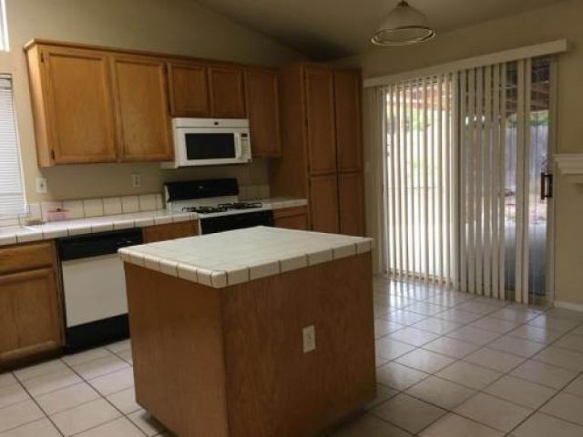 6705 Venetian Ct - Photo 3 of 6