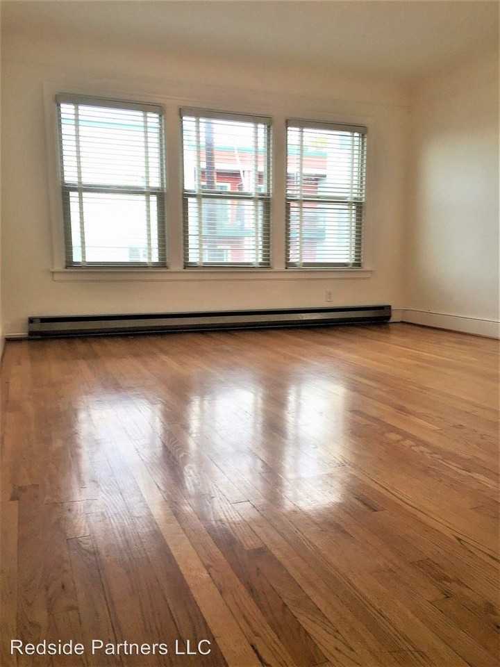 2318 California Ave SW - Photo 2 of 9