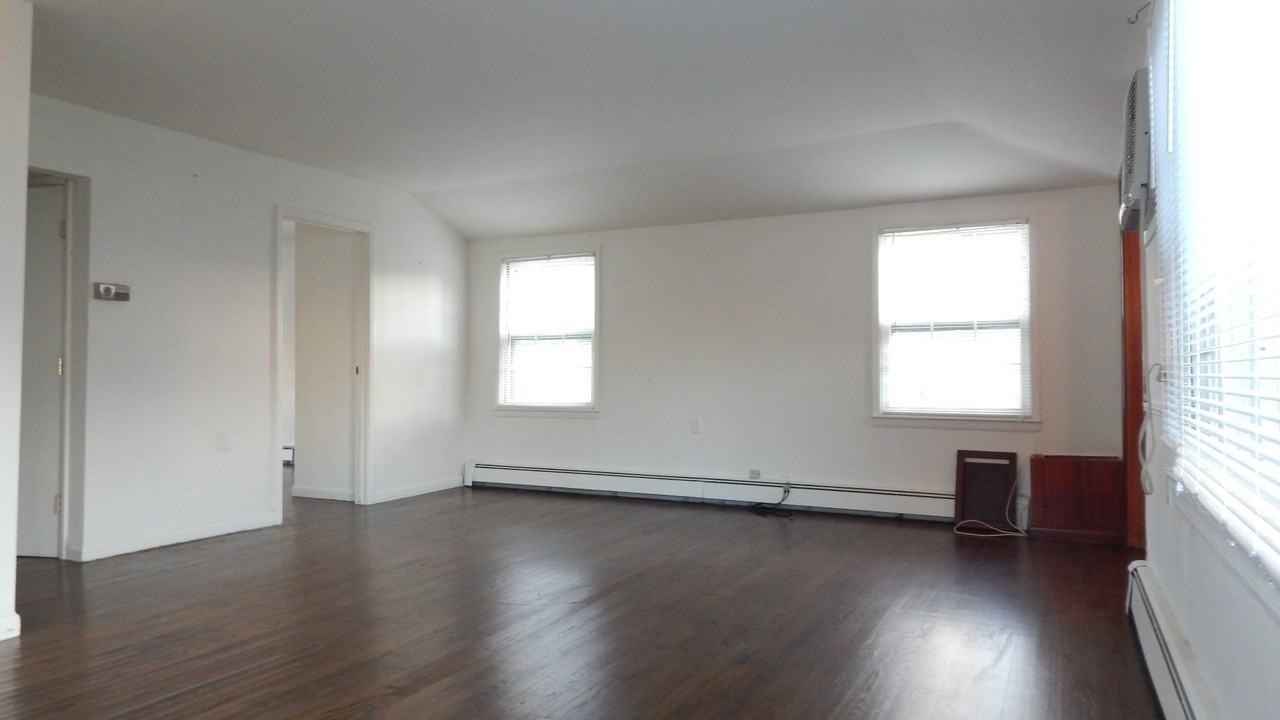 2494 Riverside Ave - Photo 3 of 11