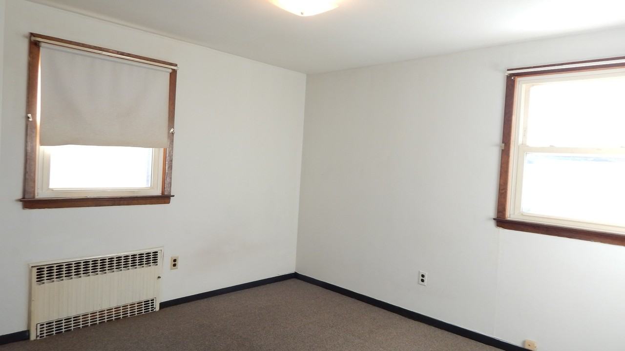 2590 Foxdale Ave - Photo 3 of 8