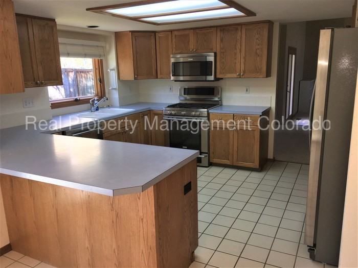 1912 Glenview Ct - Photo 2 of 22