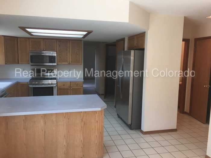 1912 Glenview Ct - Photo 3 of 22