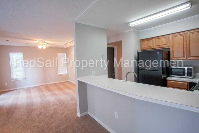 97 28th St #C - Photo 2 of 16