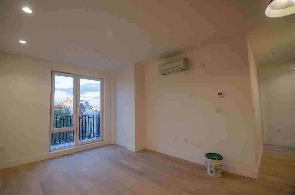 961 Willoughby Ave #5K