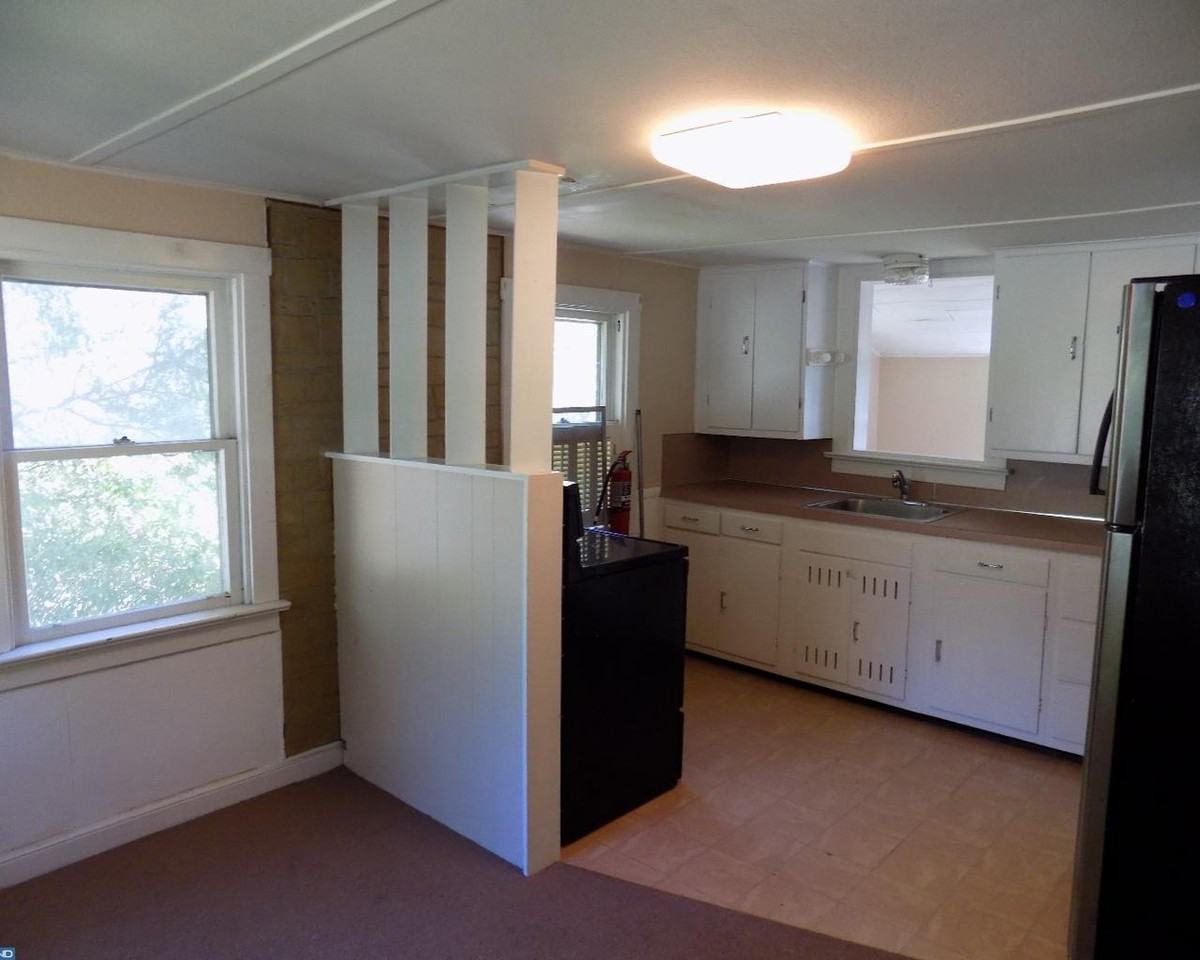 1260 N Reading Ave - Photo 2 of 11