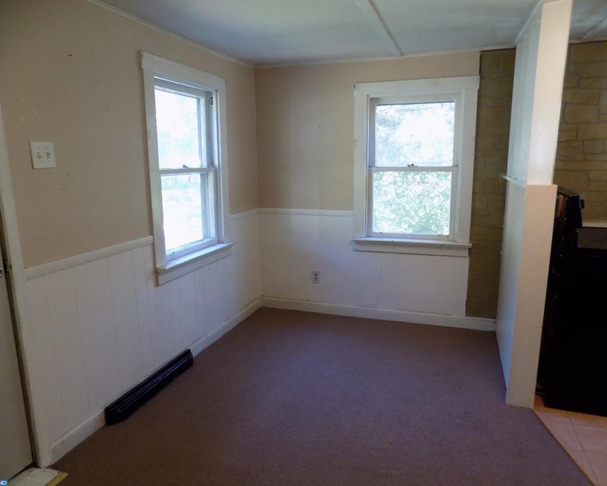 1260 N Reading Ave - Photo 3 of 11