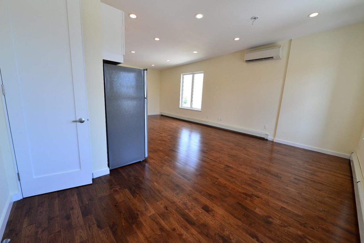 61-19 Grand Ave - Photo 2 of 40