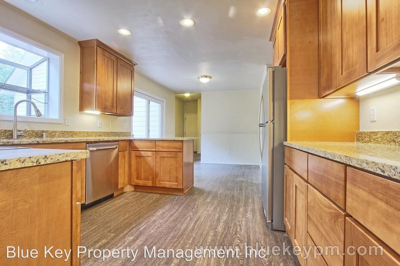 26802 NE 46th St - Photo 2 of 17