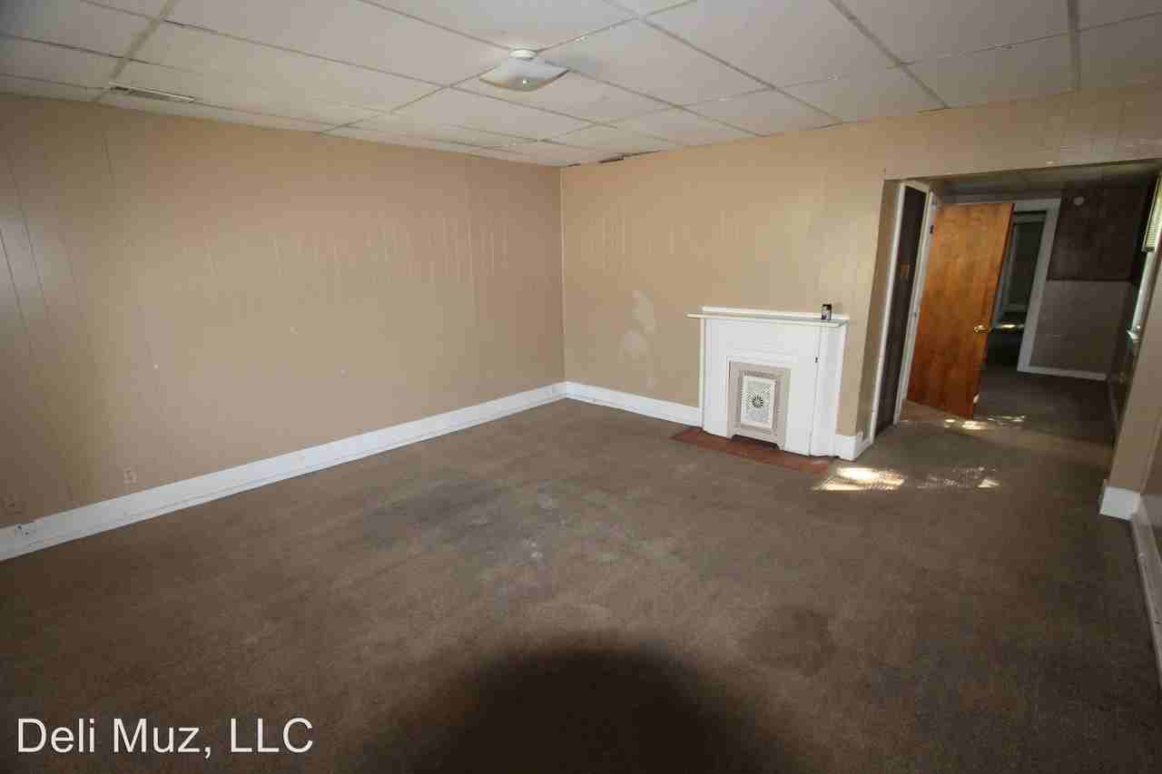 908 S Governor St - Photo 2 of 16