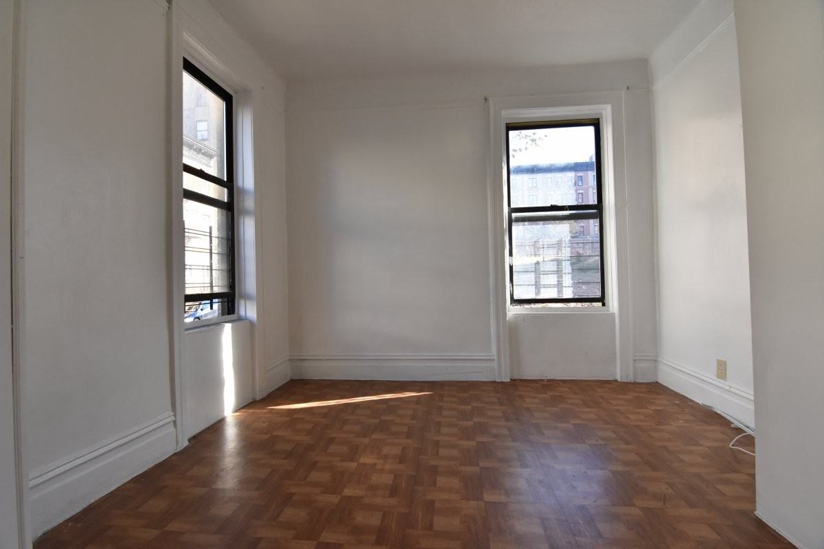 662 W 184th St - Photo 2 of 4