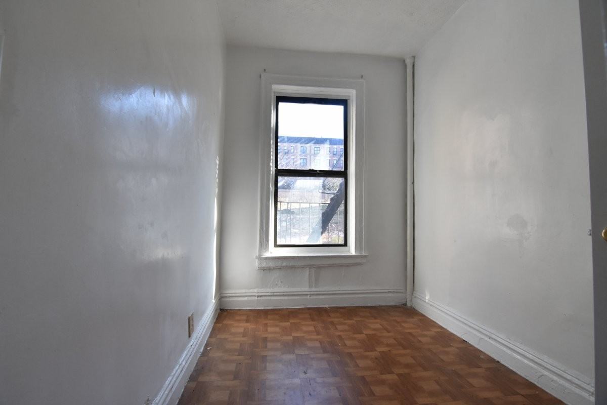 662 W 184th St - Photo 3 of 4