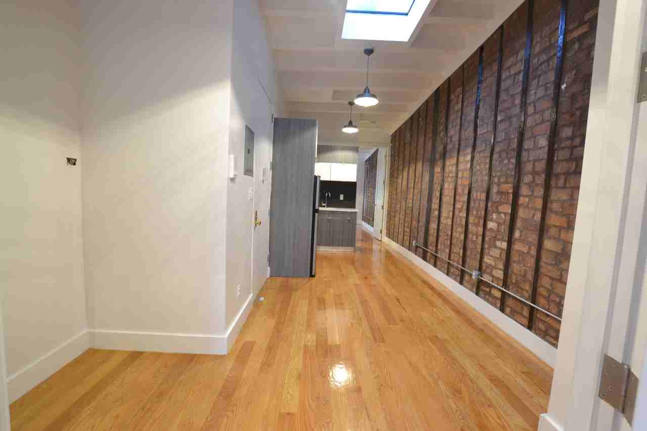 31 Montrose Avenue #vv