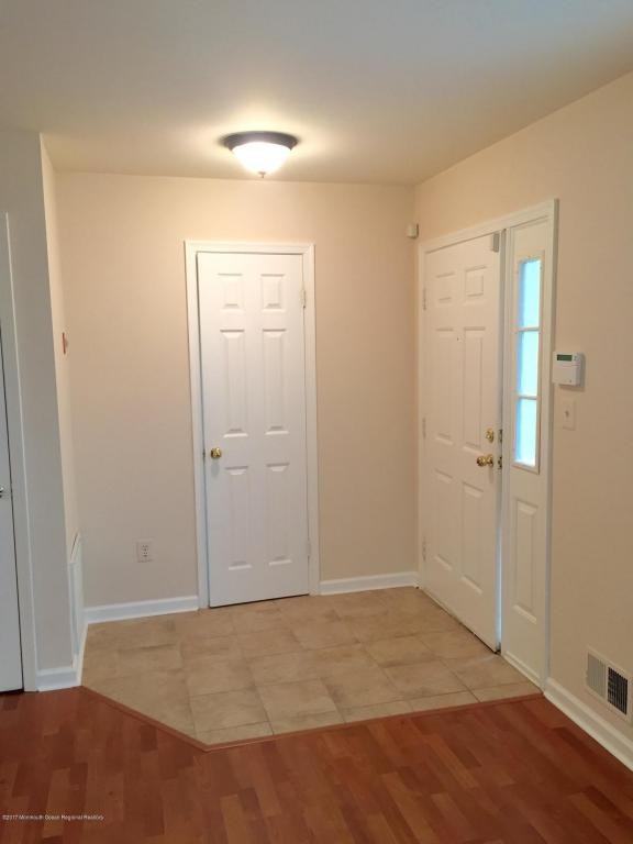 1091 Roseberry Ct - Photo 2 of 20
