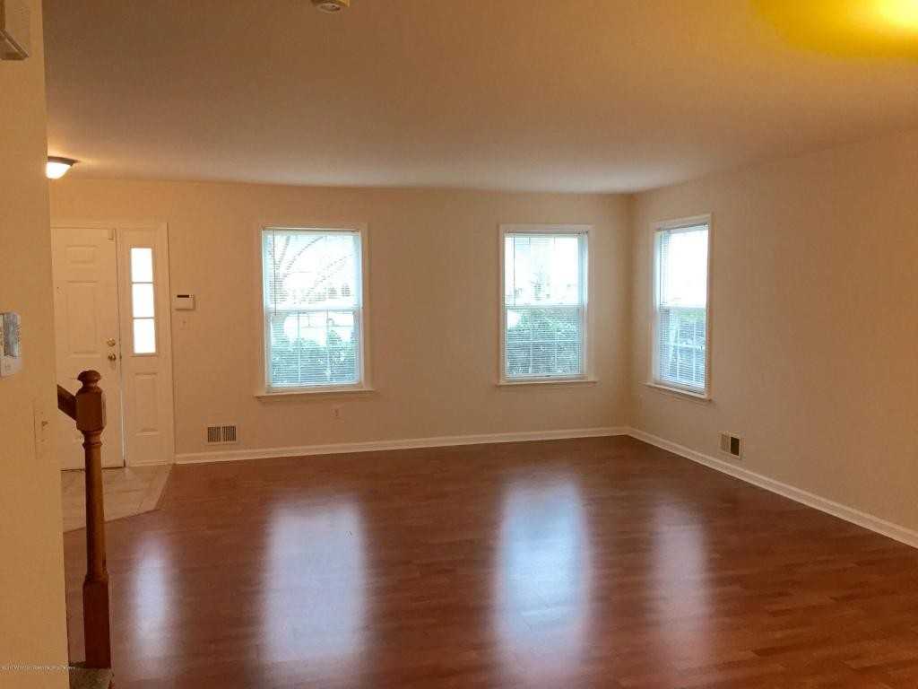 1091 Roseberry Ct - Photo 3 of 20