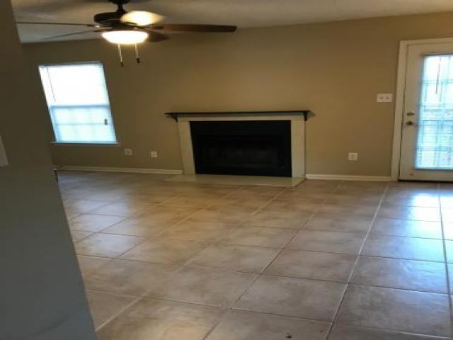 121 Barksdale Ct - Photo 3 of 6