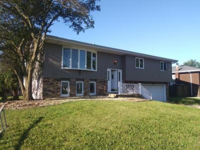 951 Kennsington E - Photo 2 of 4