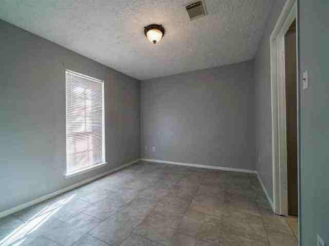 3906 Balcones Dr - Photo 3 of 6