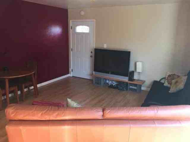 1015 Phelps Ave - Photo 2 of 6