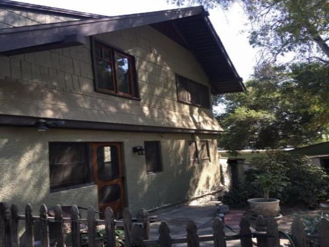 327 Sycamore Pl - Photo 3 of 6