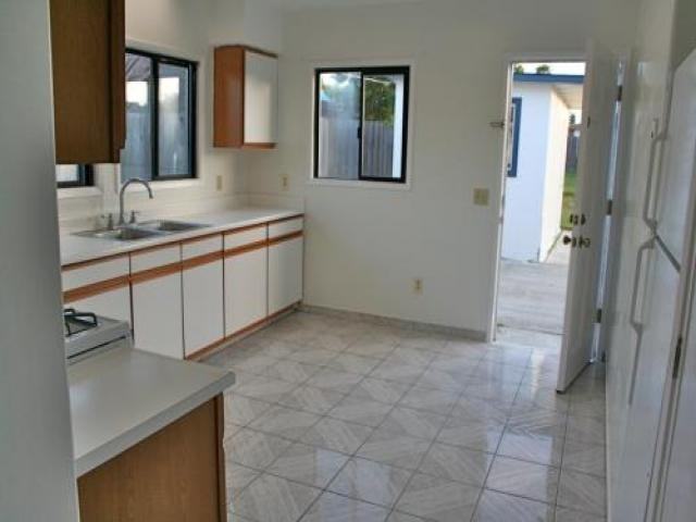 10860 Seymour St - Photo 3 of 12