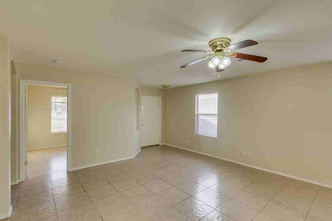 13160 W Fairmont Ave - Photo 2 of 10
