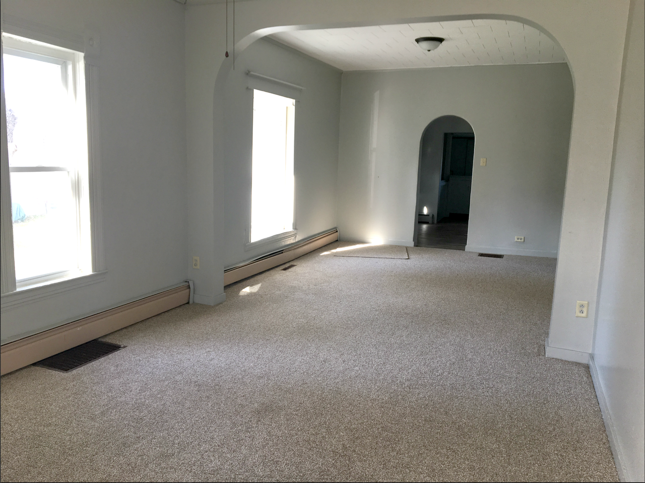 607 W Jones St - Photo 2 of 10