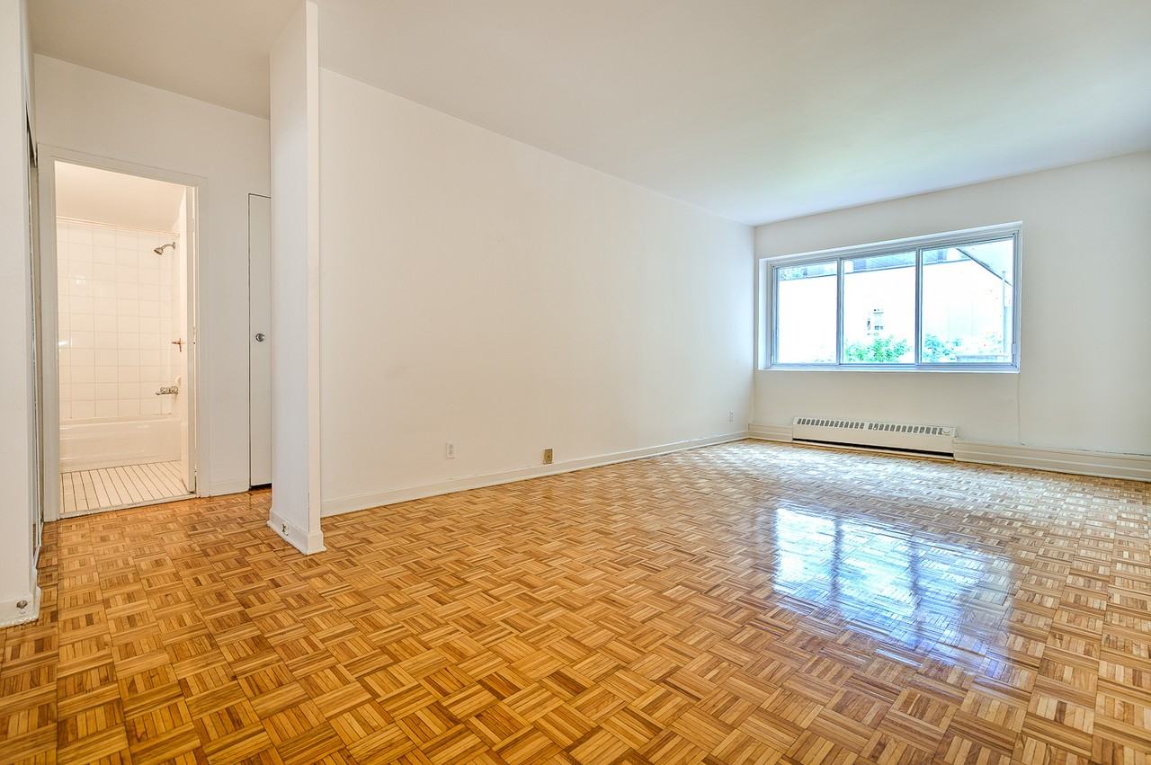 3250 Avenue Ellendale, Montréal, QC H3S 1W9 1 Bedroom Apartment for