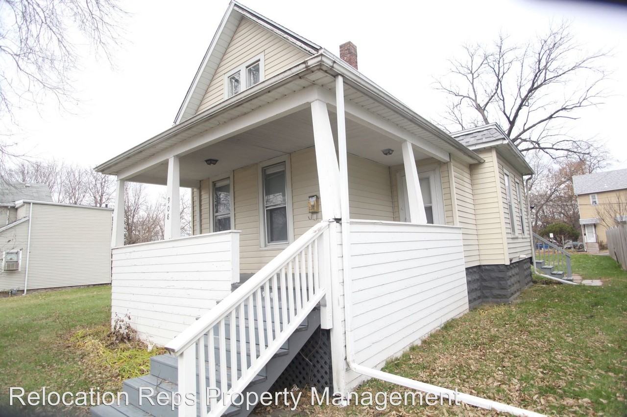 908 W 8th St - Photo 2 of 19