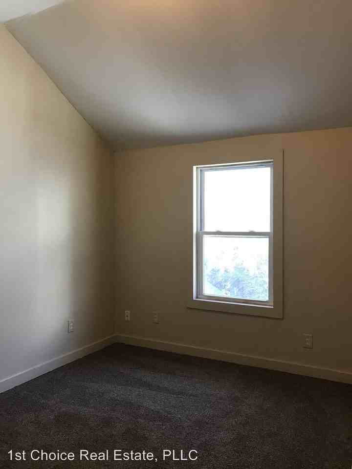 1212 Eureka St - Photo 3 of 4