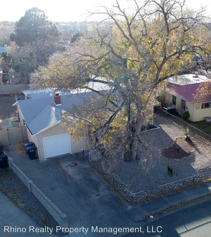 1013 Lester Dr NE - Photo 3 of 29