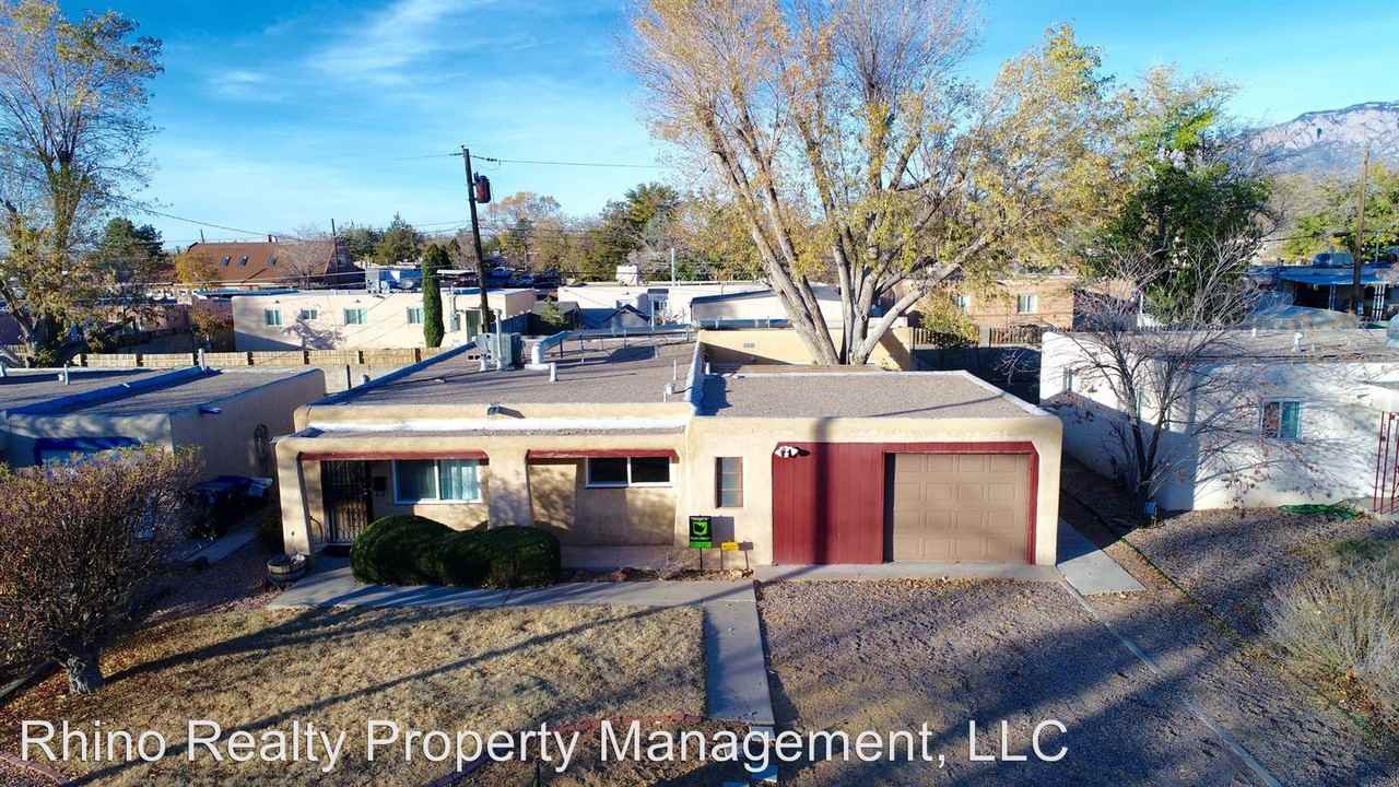 9813 Woodland Ave NE - Photo 2 of 30