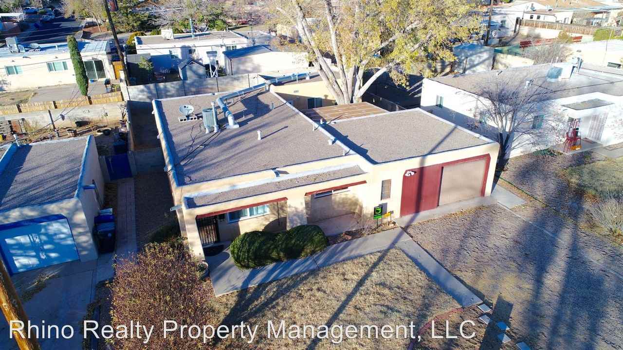 9813 Woodland Ave NE - Photo 3 of 30