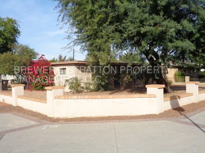 10204 N 84th Ave - Photo 3 of 36