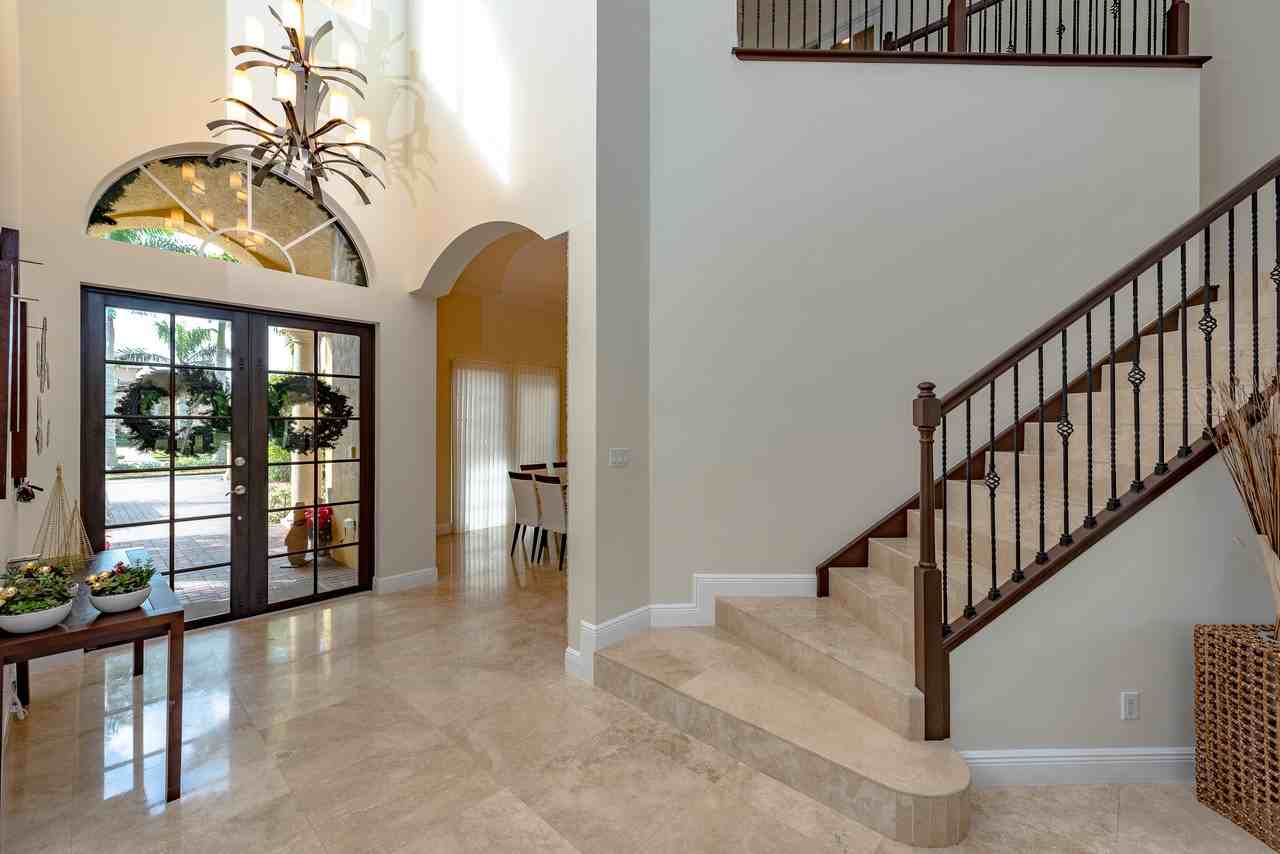 3046 Lake Ridge Ln - Photo 3 of 29