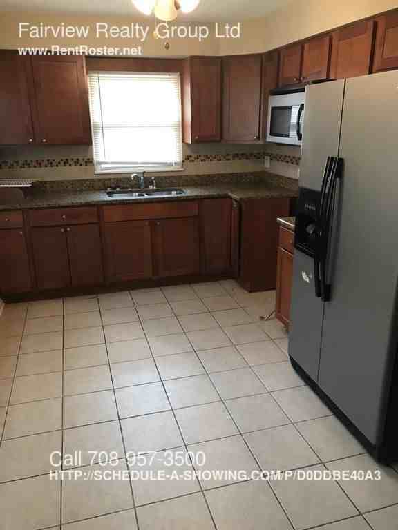 16601 Oxford Dr - Photo 3 of 16