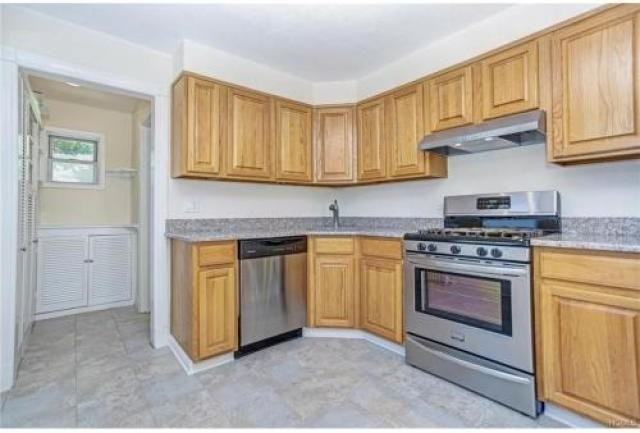 3 Oak Ave - Photo 3 of 6