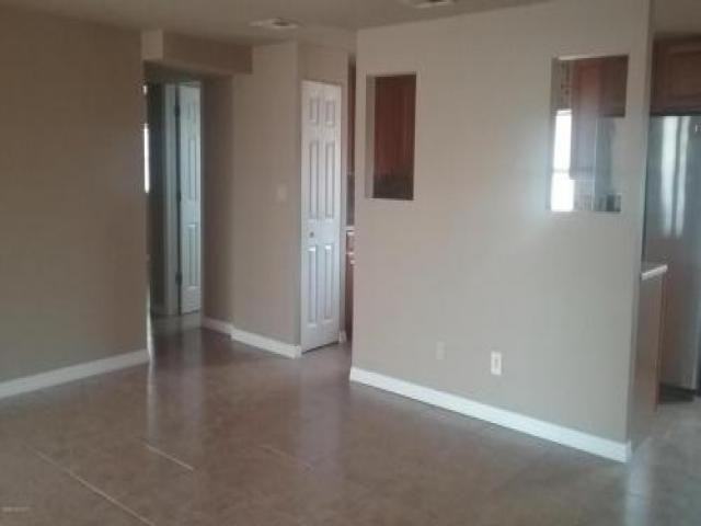 7605 Ridgewood Ave - Photo 3 of 6