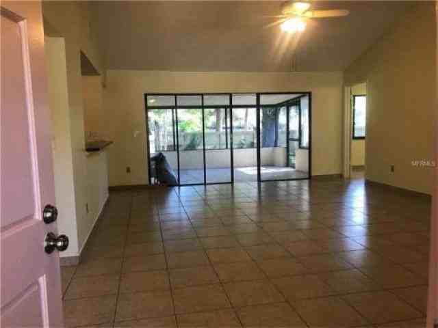 5010 Pennsbury Dr - Photo 2 of 6