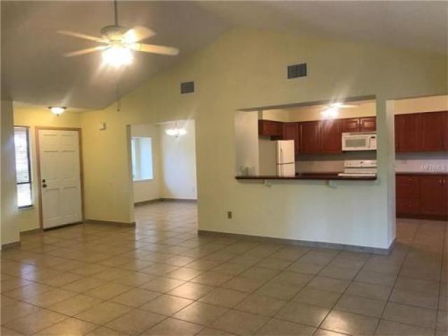 5010 Pennsbury Dr - Photo 3 of 6