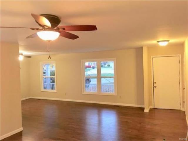 29 Cedarwood Ct - Photo 3 of 6