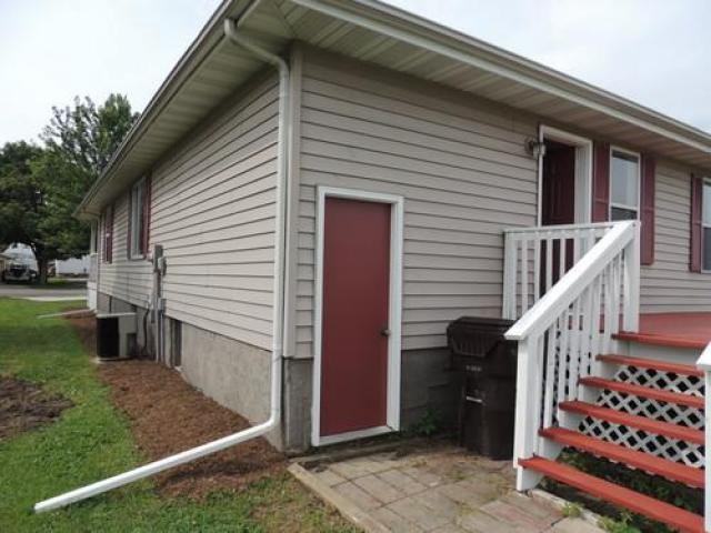 609 W Center St - Photo 2 of 6